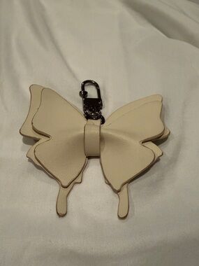Betsey Johnson Cream Butterfly Bow Key Charm